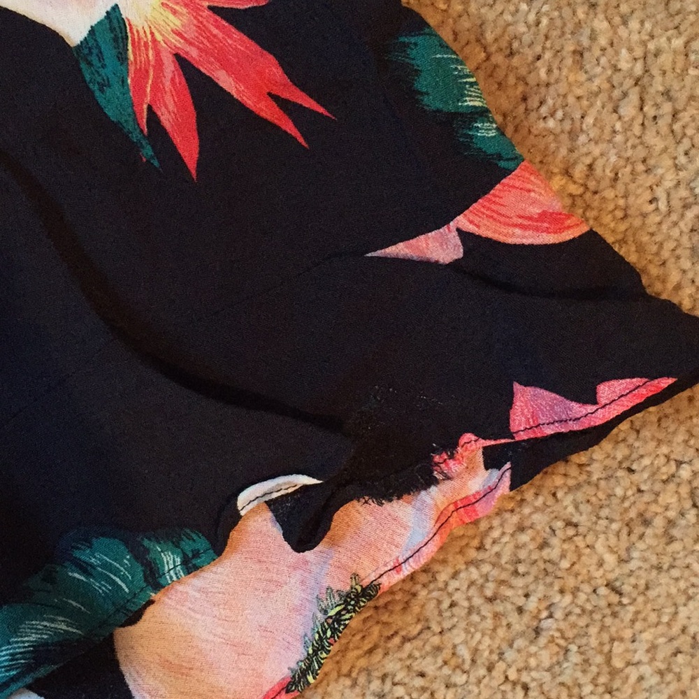 Zara XS floral high waisted ruffle hem shorts - Picture 4 of 5